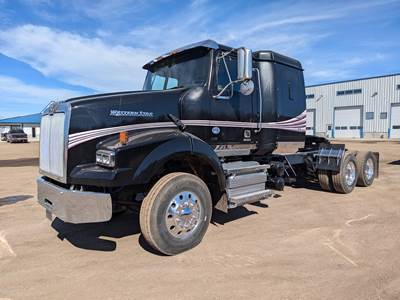 Western Star 4900 Sleeper Semi Truck - 42" Flat Top Sleeper, Detroit 450HP, 10 Speed Manual