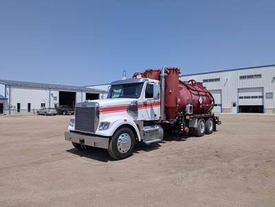 Freightliner Coronado Tandem Axle Vacuum Truck - Detroit, 561HP, 10 Speed Manual