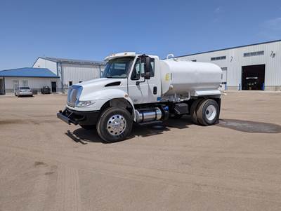 International DuraStar 4300 2000 Gallon Water Truck - Cummins 200HP, 6 Speed Manual