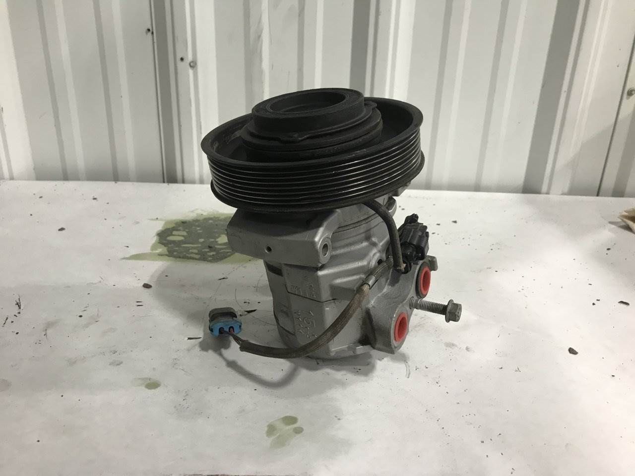 2014 Freightliner Cascadia A/C Compressor For Sale Sioux Falls, SD