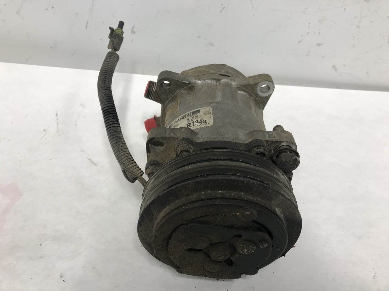 1991 Peterbilt 379 A/C Compressor For Sale Sioux Falls, SD LE1620