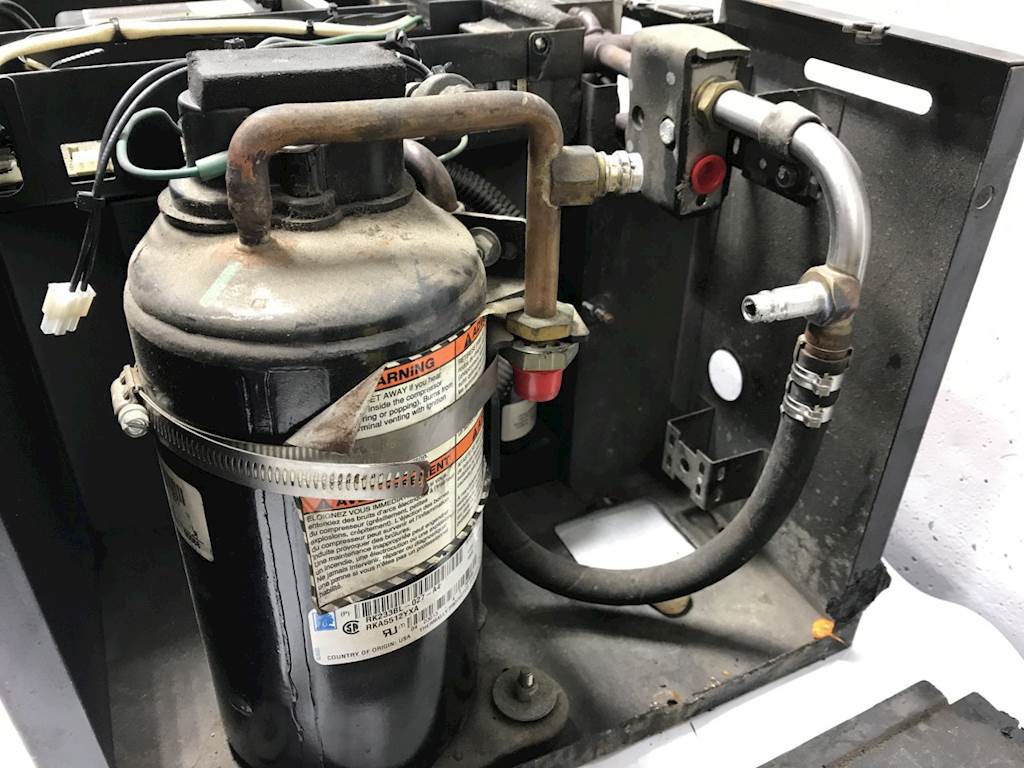 2013 Carrier 6000 SERIES HVAC Unit APU for a Freightliner Cascadia For