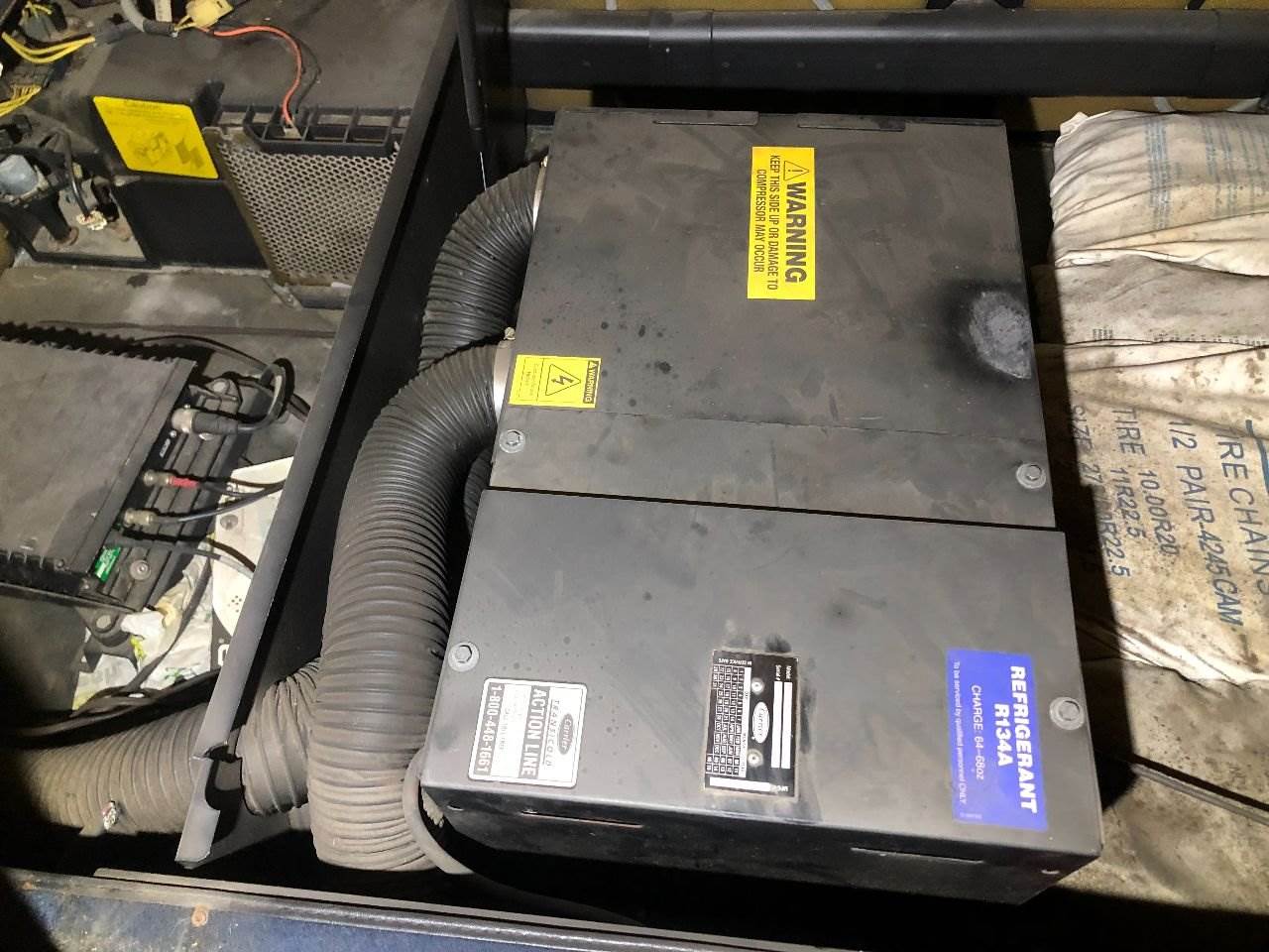 2002 Carrier 6000 SERIES HVAC Unit APU for a Freightliner Columbia 120