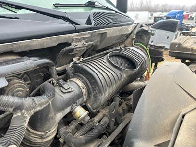 Chevrolet C8500 Air Cleaner / Air Filter Housing