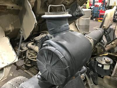 Ford CF8000 Air Cleaner / Air Filter Housing