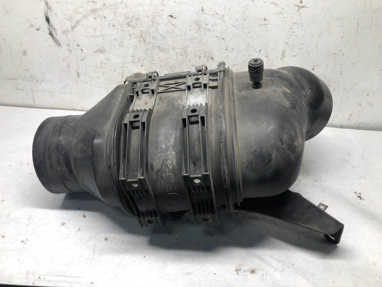 2011 Ford F750 Air Cleaner / Air Filter Housing for a Ford F750 For