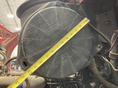 Ford L8513 Air Cleaner / Air Filter Housing