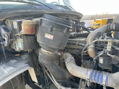 Freightliner 114SD Air Cleaner / Air Filter Housing