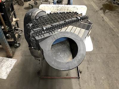 Freightliner Cascadia Air Cleaner / Air Filter Housing