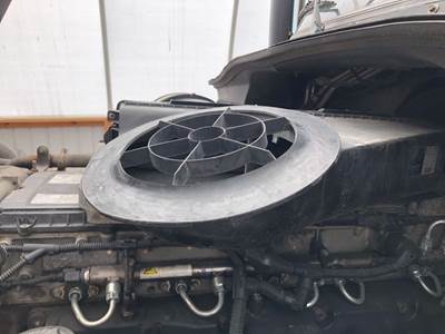 Freightliner Cascadia Air Cleaner / Air Filter Housing