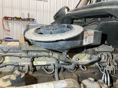 Freightliner Cascadia Air Cleaner / Air Filter Housing