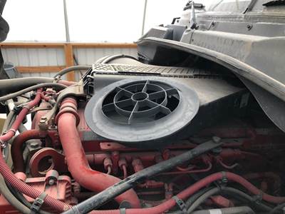 Freightliner Cascadia Air Cleaner / Air Filter Housing