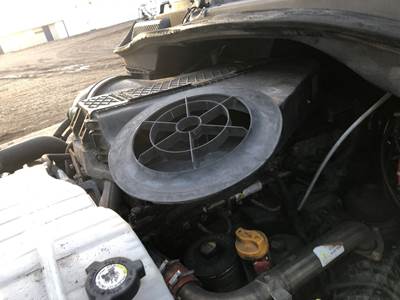 Freightliner Cascadia Air Cleaner / Air Filter Housing