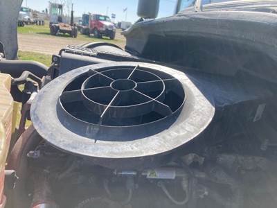 Freightliner Cascadia Air Cleaner / Air Filter Housing