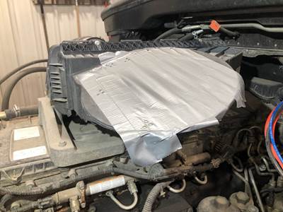 Freightliner Cascadia Air Cleaner / Air Filter Housing