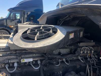 Freightliner Cascadia Air Cleaner / Air Filter Housing