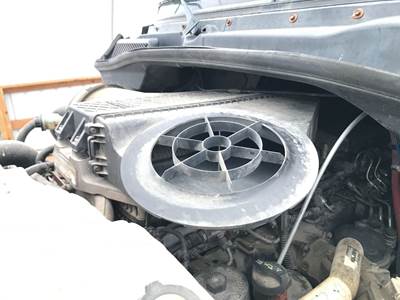 Freightliner Cascadia Air Cleaner / Air Filter Housing