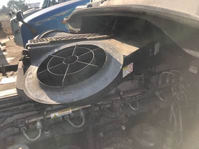 Freightliner Cascadia Air Cleaner / Air Filter Housing