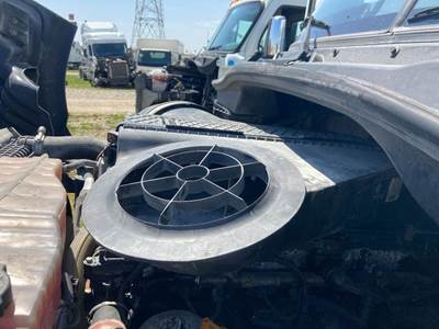 Freightliner Cascadia Air Cleaner / Air Filter Housing