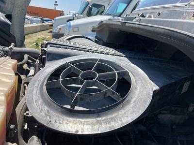 Freightliner Cascadia Air Cleaner / Air Filter Housing