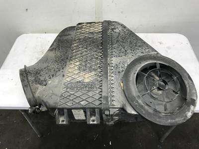 Freightliner Cascadia Air Cleaner / Air Filter Housing