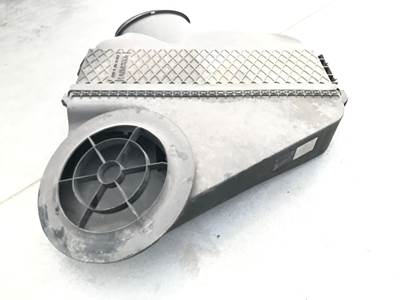 Freightliner Cascadia Air Cleaner / Air Filter Housing