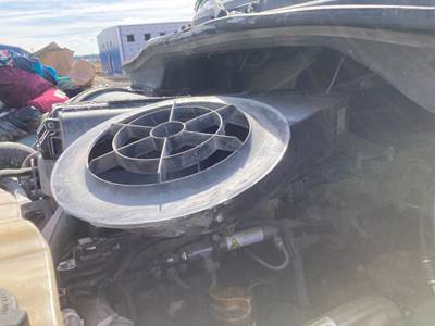 Freightliner Cascadia Air Cleaner / Air Filter Housing