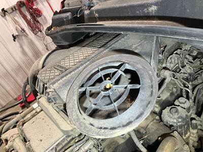 Freightliner Cascadia Air Cleaner / Air Filter Housing