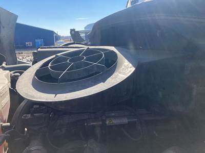 Freightliner Cascadia Air Cleaner / Air Filter Housing