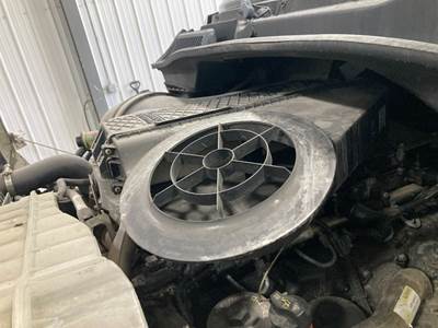 Freightliner Cascadia Air Cleaner / Air Filter Housing