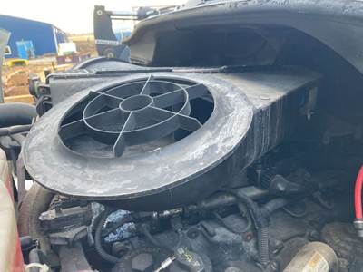 Freightliner Cascadia Air Cleaner / Air Filter Housing