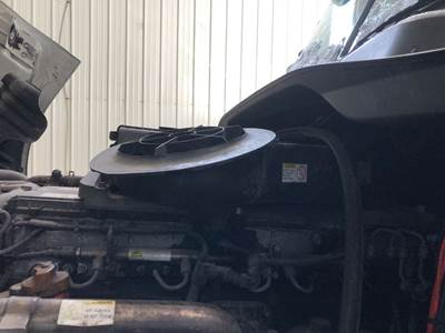 Freightliner Cascadia Air Cleaner / Air Filter Housing