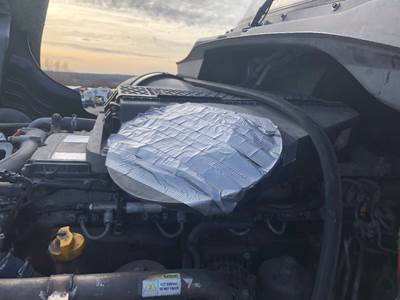 Freightliner Cascadia Air Cleaner / Air Filter Housing