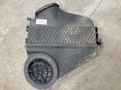Freightliner Cascadia Air Cleaner / Air Filter Housing