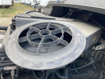 Freightliner Cascadia Air Cleaner / Air Filter Housing