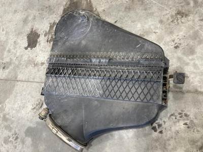 Freightliner Cascadia Air Cleaner / Air Filter Housing
