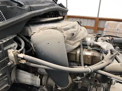 Freightliner Cascadia Air Cleaner / Air Filter Housing