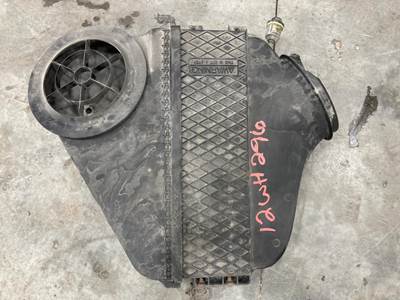 Freightliner Cascadia Air Cleaner / Air Filter Housing