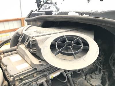 Freightliner Cascadia Air Cleaner / Air Filter Housing