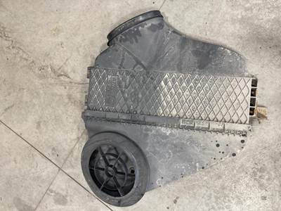Freightliner Cascadia Air Cleaner / Air Filter Housing