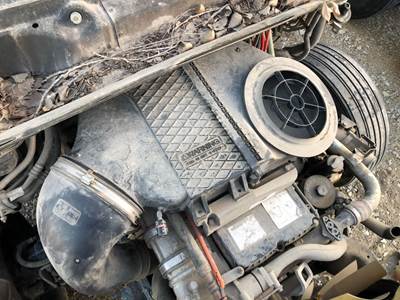 Freightliner Cascadia Air Cleaner / Air Filter Housing