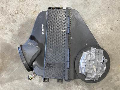 Freightliner Cascadia Air Cleaner / Air Filter Housing