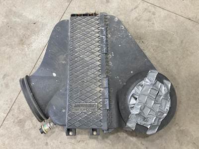 Freightliner Cascadia Air Cleaner / Air Filter Housing