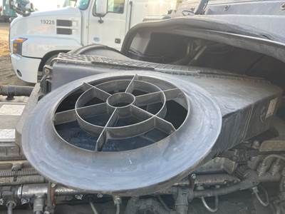 Freightliner Cascadia Air Cleaner / Air Filter Housing