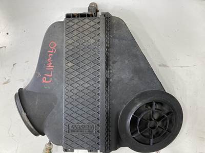 Freightliner Cascadia Air Cleaner / Air Filter Housing