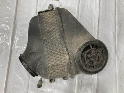 Freightliner Cascadia Air Cleaner / Air Filter Housing