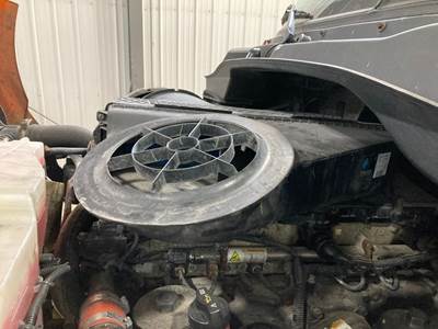 Freightliner Cascadia Air Cleaner / Air Filter Housing