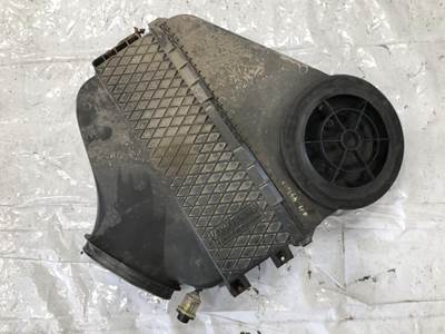 Freightliner Cascadia Air Cleaner / Air Filter Housing