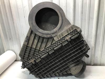 Freightliner Cascadia Air Cleaner / Air Filter Housing