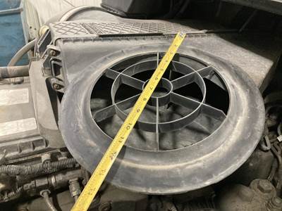 Freightliner Cascadia Air Cleaner / Air Filter Housing
